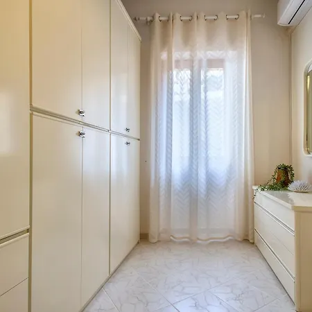 Sardinia Re - Corso 32 *