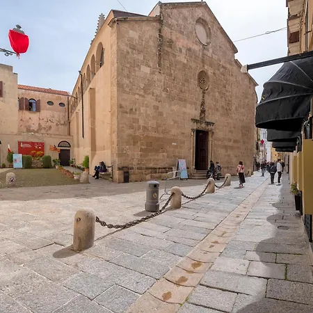 Sardinia Re - Corso 32 *