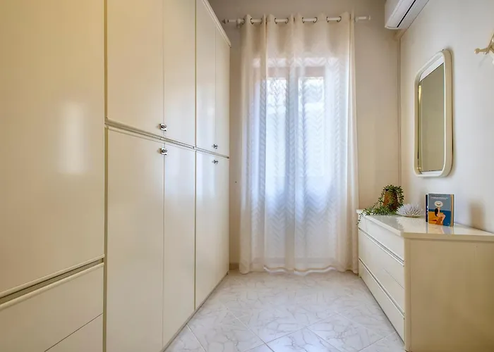 Sardinia Re - Corso 32 *